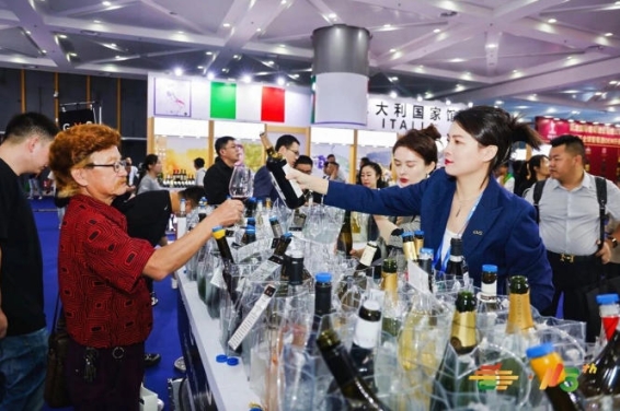 *酒品聚2026南京秋糖｜上届展会首日观众即突破10*次